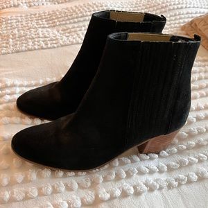 Women’s Boden Ankle boots in black suede.  Very good condition
